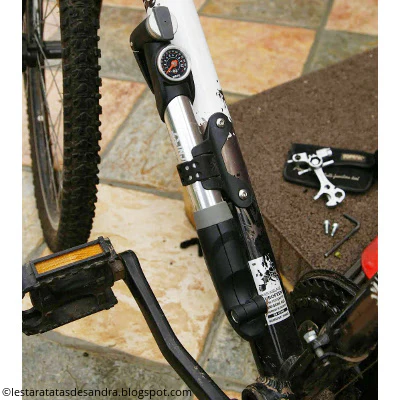 Mini-pompe SKS Injex Control 10 bar avec manomètre - Image 6